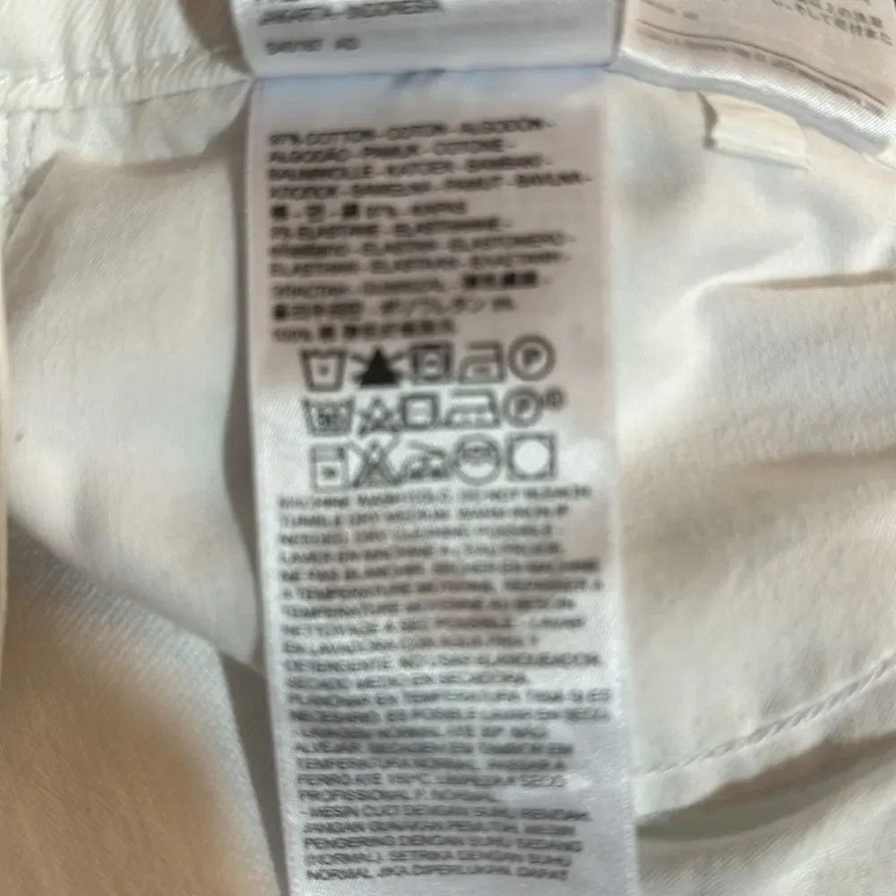 Levi’s Mid-length short, white, size 31